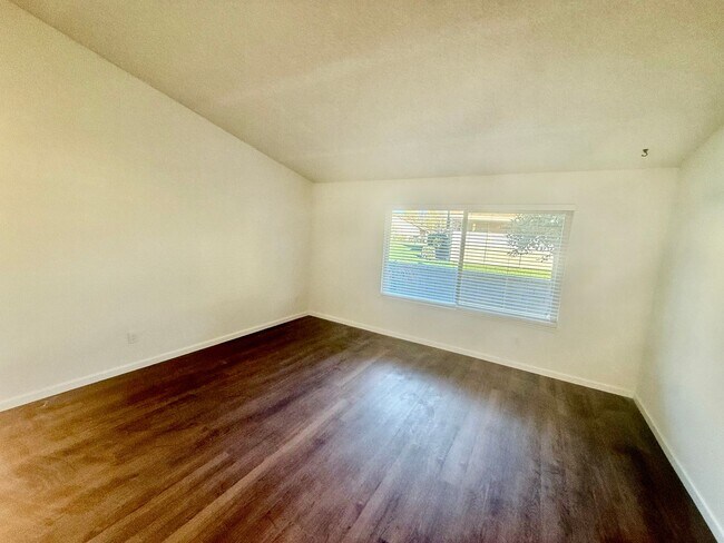 Building Photo - An Amalfi Model for Rent in Leisure Village