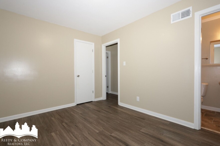 Building Photo - 616 N Roselawn Dr