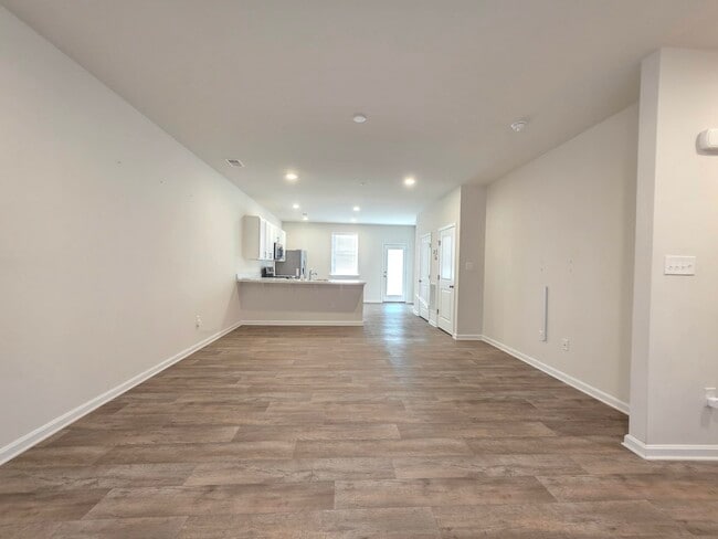 Building Photo - 426 Creekbed Cir