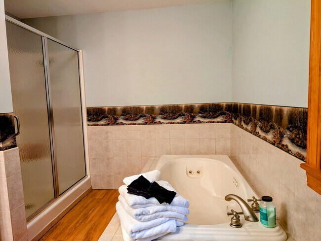 Building Photo - 524 Stornoway Dr