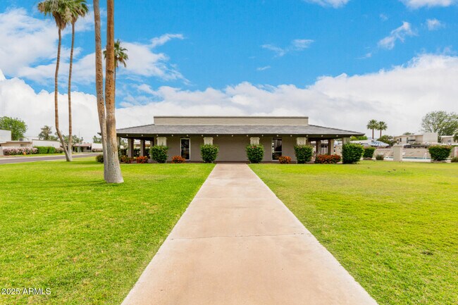Building Photo - 8212 E Rovey Ave