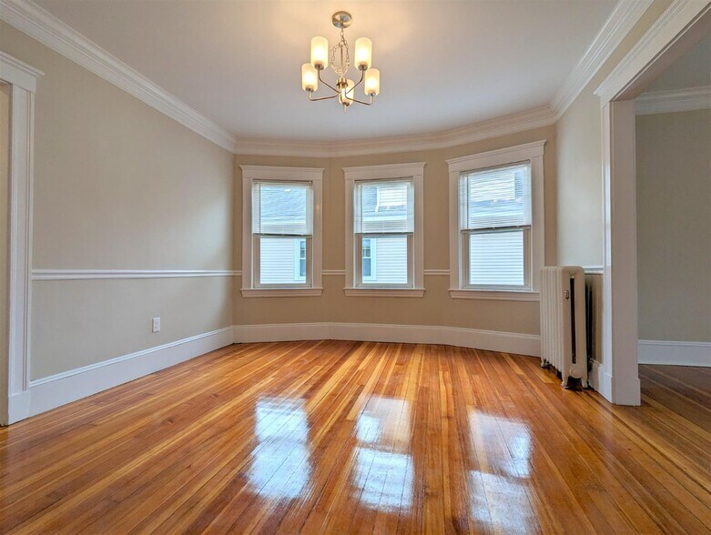 Building Photo - 35 Trowbridge St