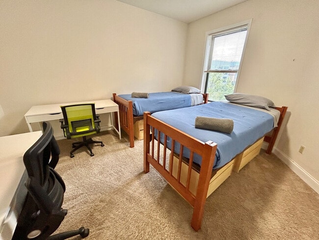 Building Photo - 416 Madison St