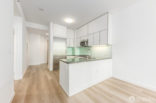 Building Photo - 333 Main St