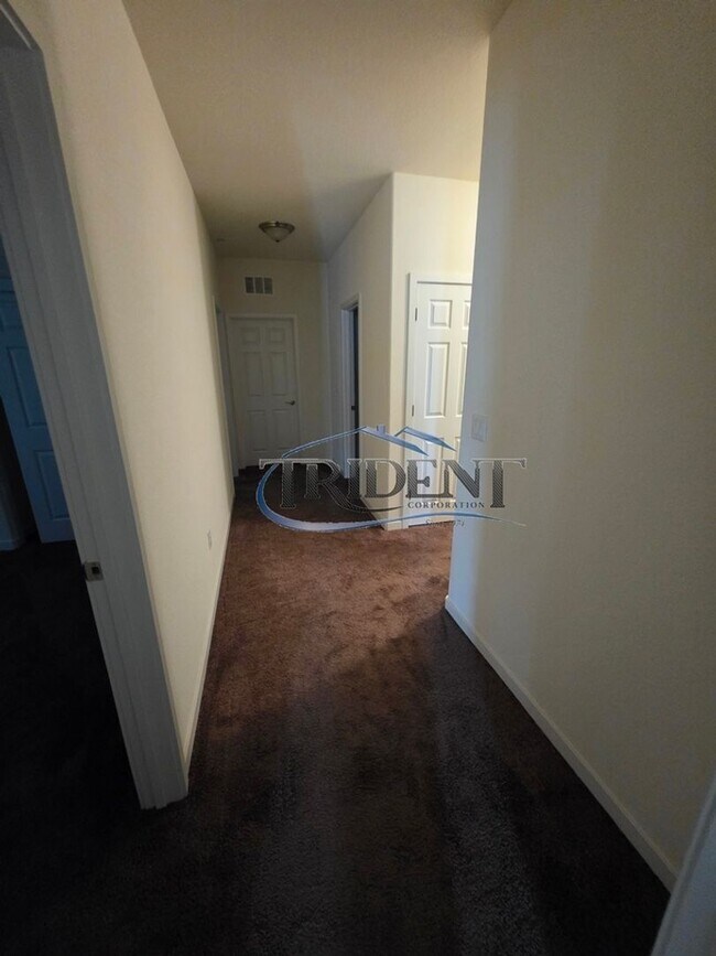 Building Photo - 2062 River Rock Dr