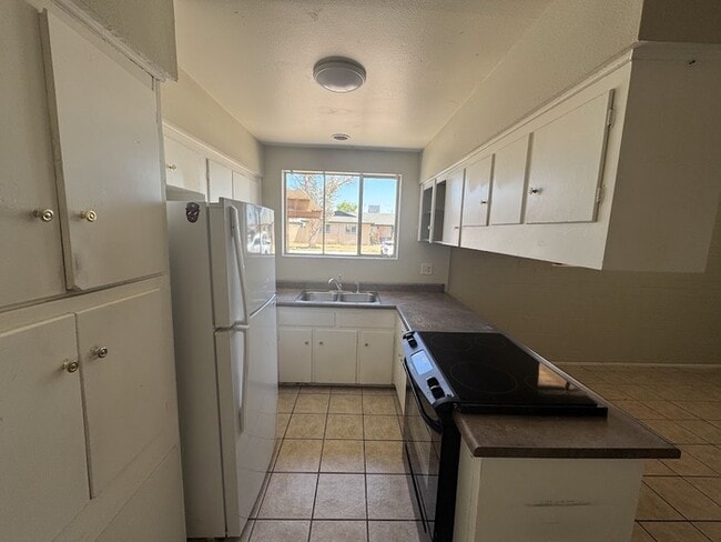 Building Photo - Maryvale 4 Bedroom