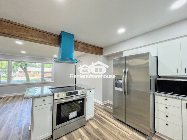 Building Photo - 5 Paddock Dr