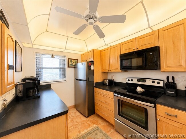 Building Photo - 7440 S Ocean Dr
