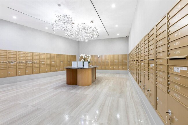 Building Photo - 488 NE 18th St