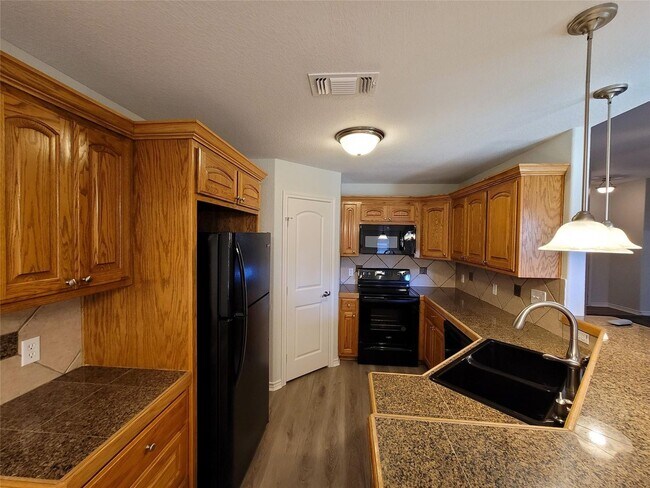 Building Photo - 3 BR/2BA | Single Family Home with large lot | 2-Car Garage | Large fenced backyard