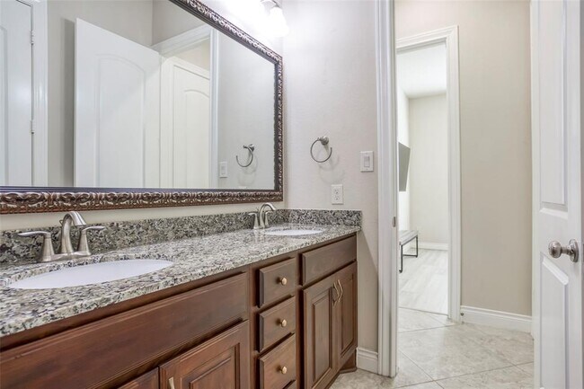 Building Photo - 29114 Davenport Dr