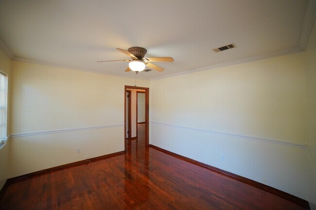 Building Photo - 231 Gaile Ave