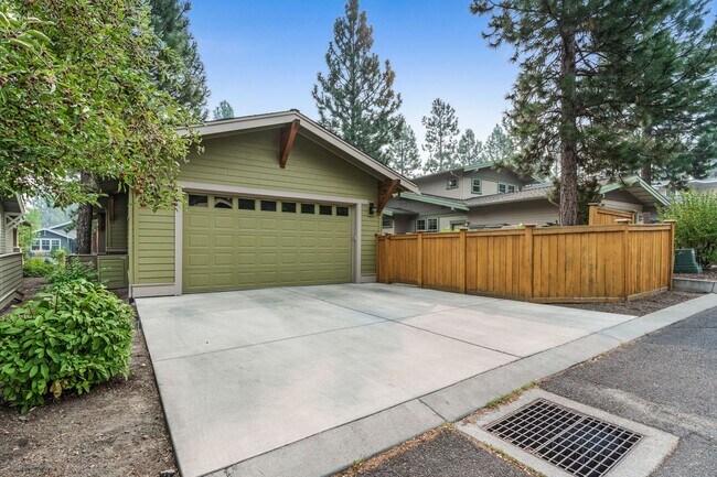 Building Photo - Grand Northwest Crossing Home. Fully furnished monthly rental. Walk to Compass Park. All Utilitie...