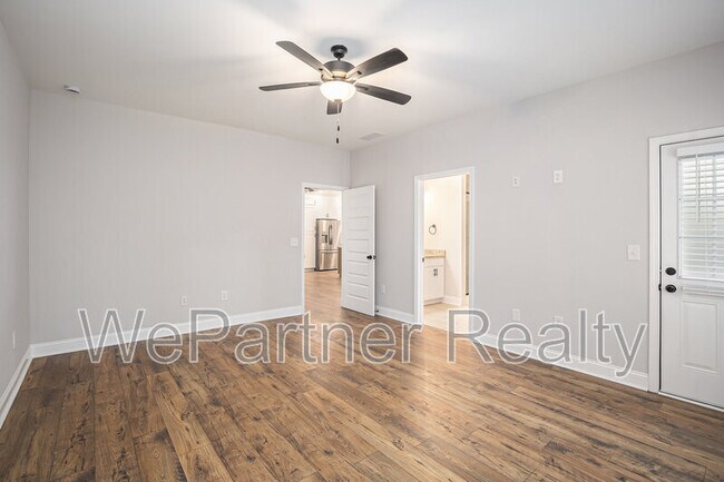 Building Photo - 138 Crest