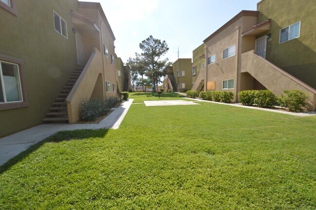 Building Photo - A Spacious and Stylish 2 Bed / 2 Ba Condo Gated Community