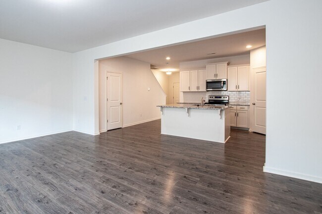 Building Photo - BEAUTIFUL 3 Bedroom Townhome Bonterra Village AVAILABLE NOW