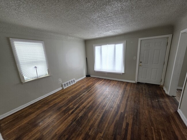 Building Photo - 8461 Plainview Ave