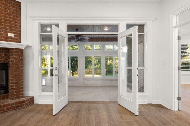 Building Photo - 255 Cll Escada