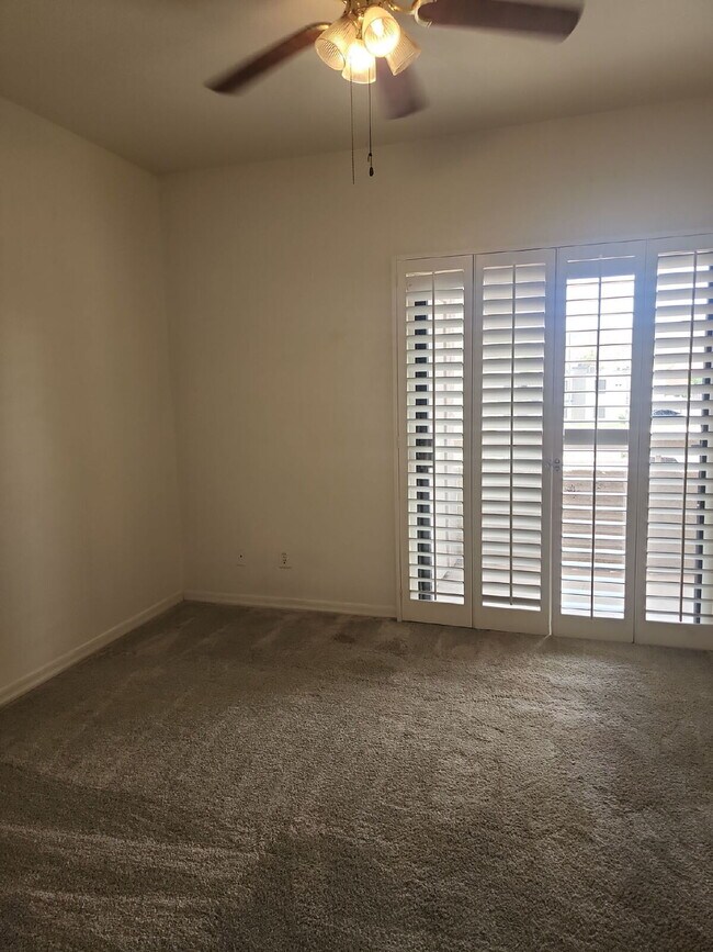 Building Photo - "Charming 2-Bed/1-bath in Phoenix with Cozy 704 Sq Ft Layout – Your Perfect Retreat in Phoenix!" ...