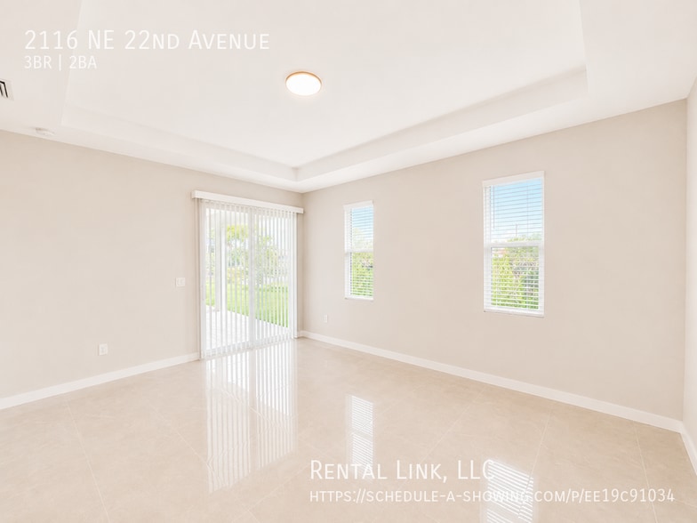 Building Photo - 2116 NE 22nd Ave