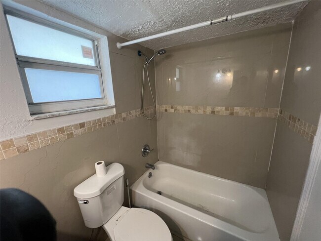 Building Photo - 1275 SW 36th Ave