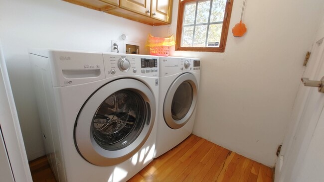 Building Photo - 1st Month Free! Old Town Charm! 2 Bedroom ...