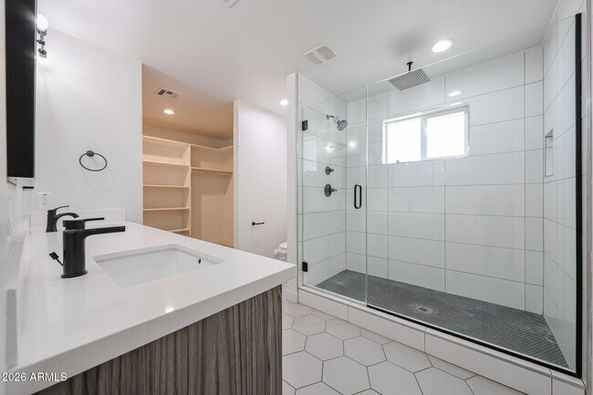 Building Photo - 2651 N 71st Pl