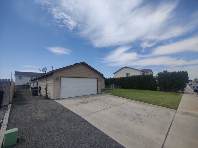 Building Photo - 5310 Arthur Ln