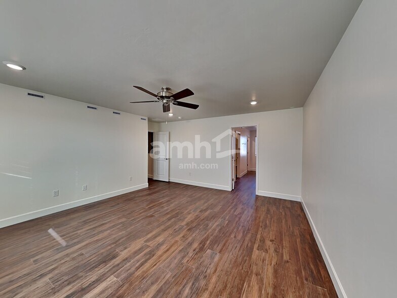 Building Photo - 9628 Harkes Dr