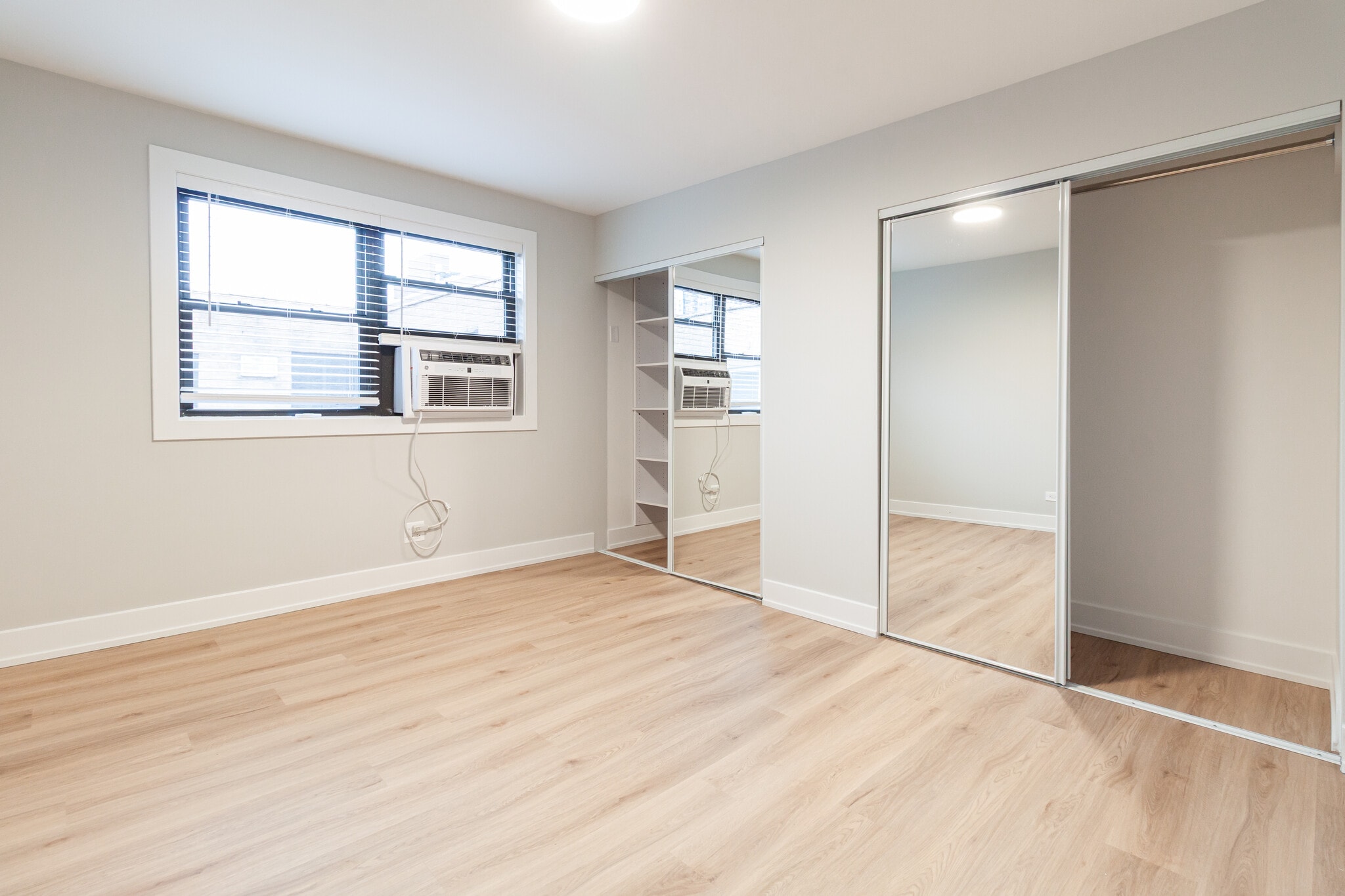 Building Photo - 520 W Aldine Ave