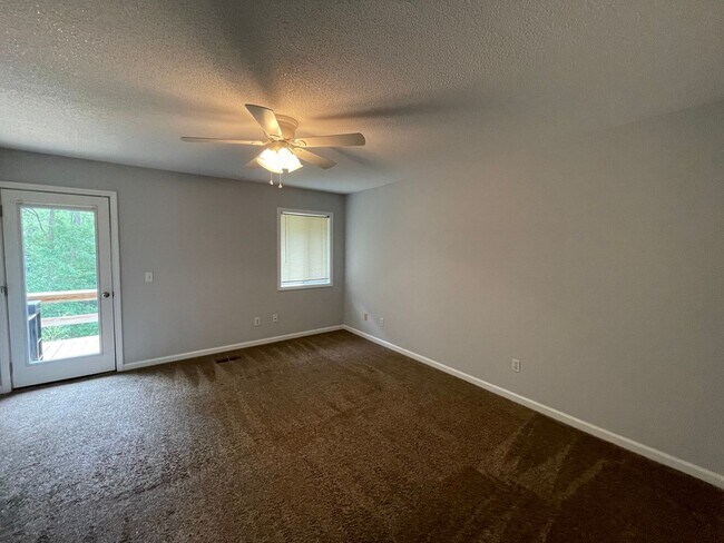 Building Photo - Rolling Acres - End Unit w/Several Beautif...
