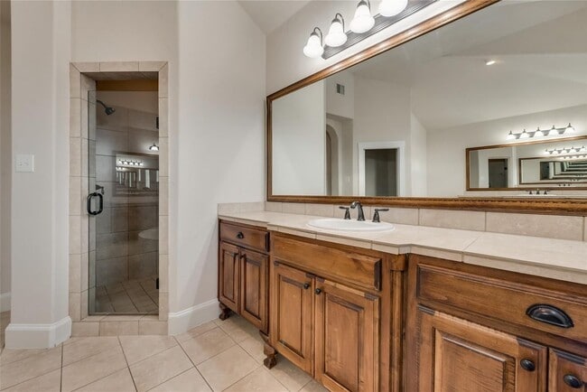 Building Photo - 2635 Villa Di Lago Dr