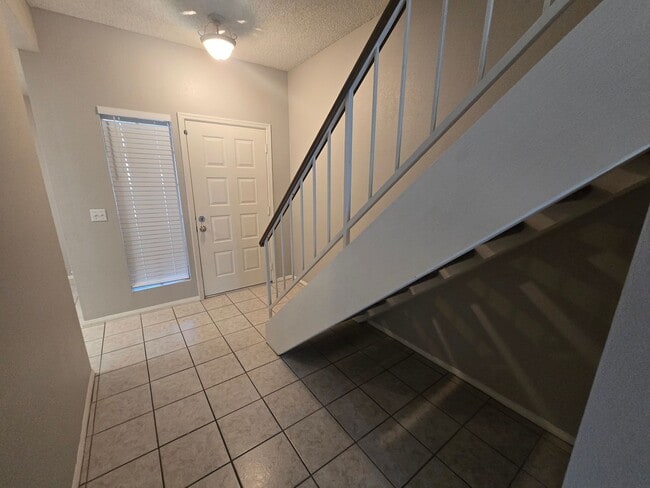 Building Photo - 2 Bedroom/2.5 Bathroom Townhome in Chandler
