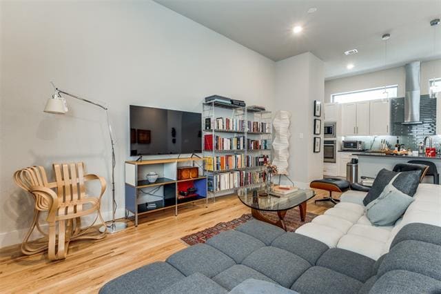 Building Photo - 5608 Lindell Ave