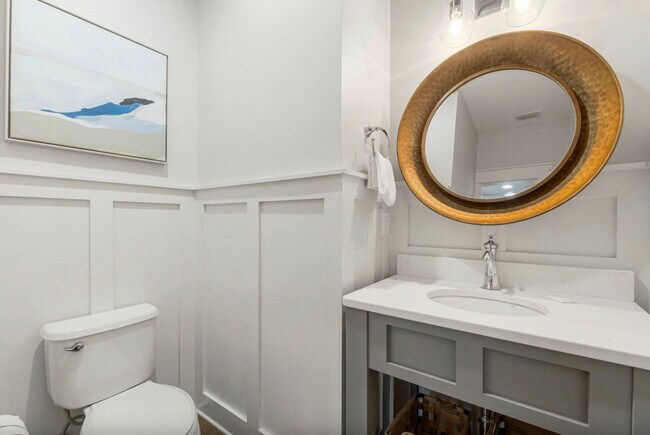 Building Photo - 587 Patina Blvd