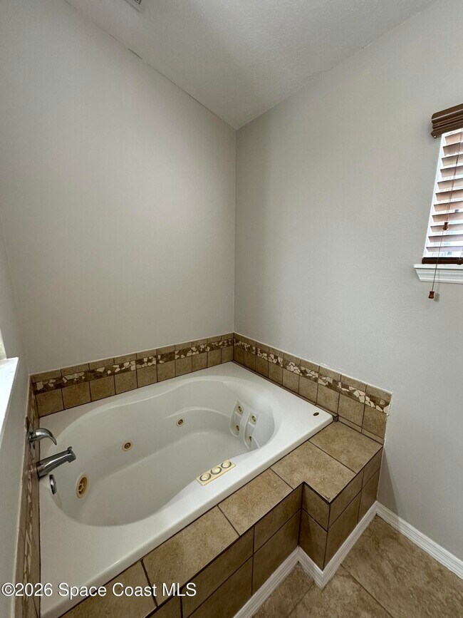 Building Photo - 5070 Spinet Dr