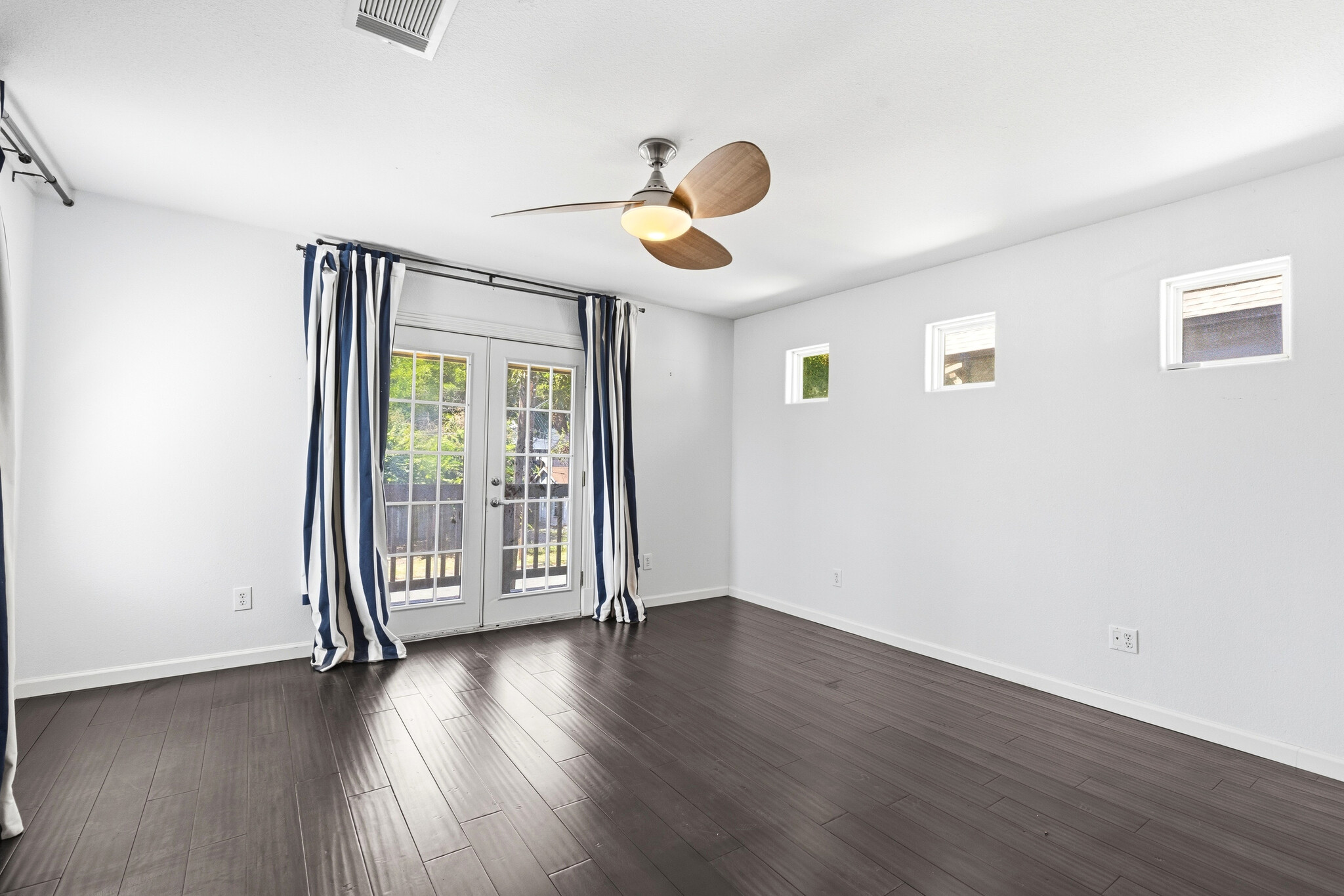 Primary Bedroom with attached covered balcony - 2610 Hidalgo St