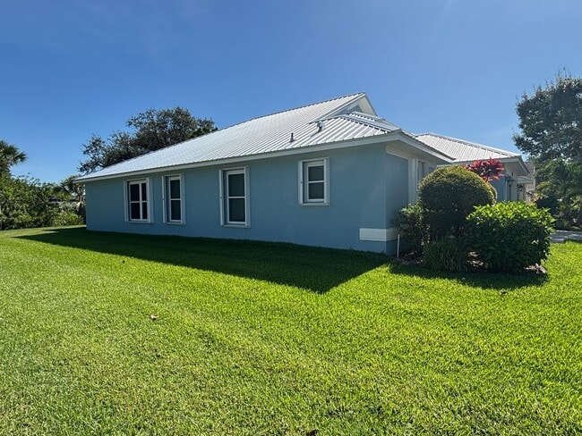 Building Photo - 4 BR 2 BA Annual Rental in Gated community...