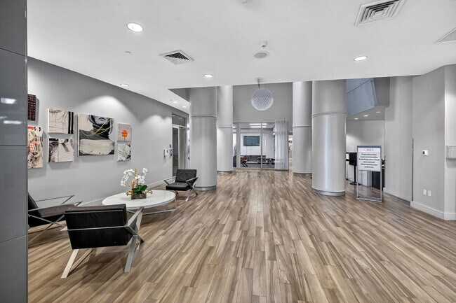 Building Photo - 1750 N Bayshore Dr