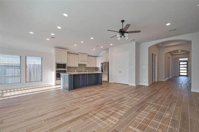 Building Photo - 29808 Breezy Pnes Lp