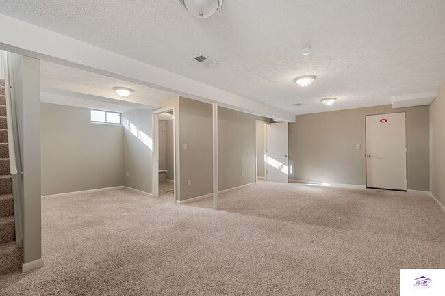 Building Photo - AVAILABLE NOW!