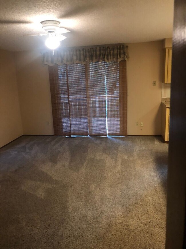 Building Photo - RC05