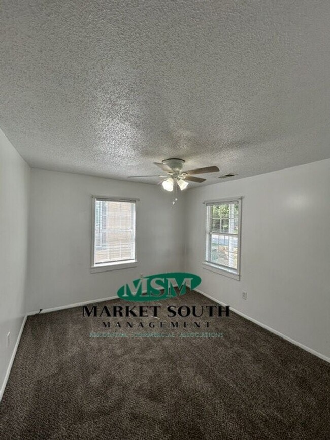 Building Photo - AFFORDABLE WESTSIDE HOME