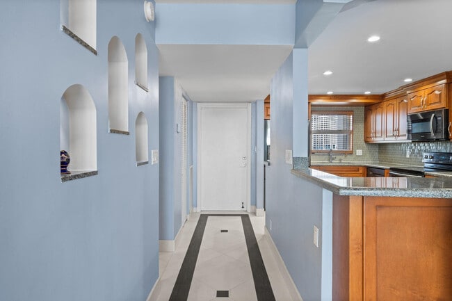 Building Photo - 511 Bayshore Dr