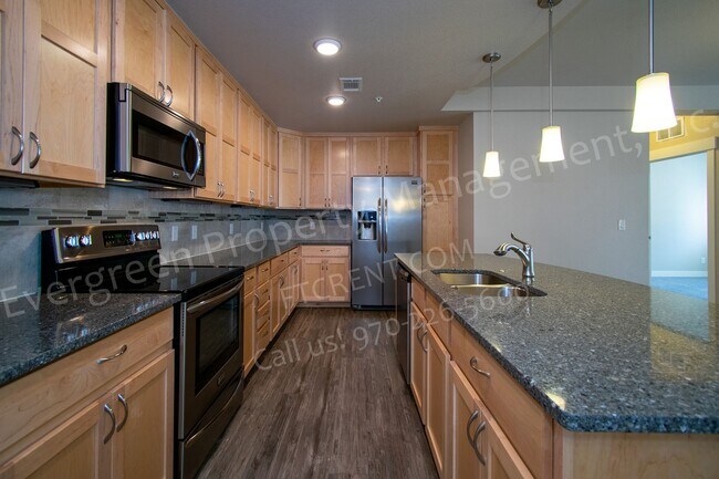 Building Photo - 2715 Iowa Dr