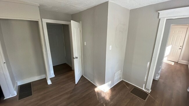 Building Photo - 609 Voris St