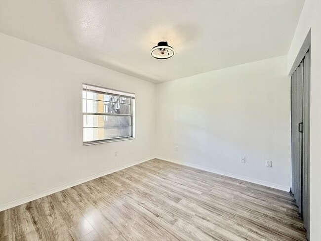 Building Photo - 380 2nd Ave N