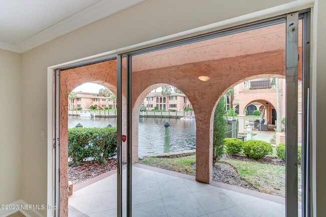 Building Photo - This beautifully remodeled 2 bedroom, 2 ba...