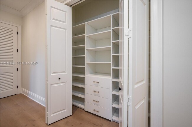 Building Photo - 680 Destacada Ave