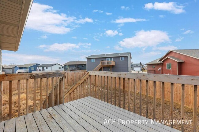 Building Photo - 653 Rachel Ln